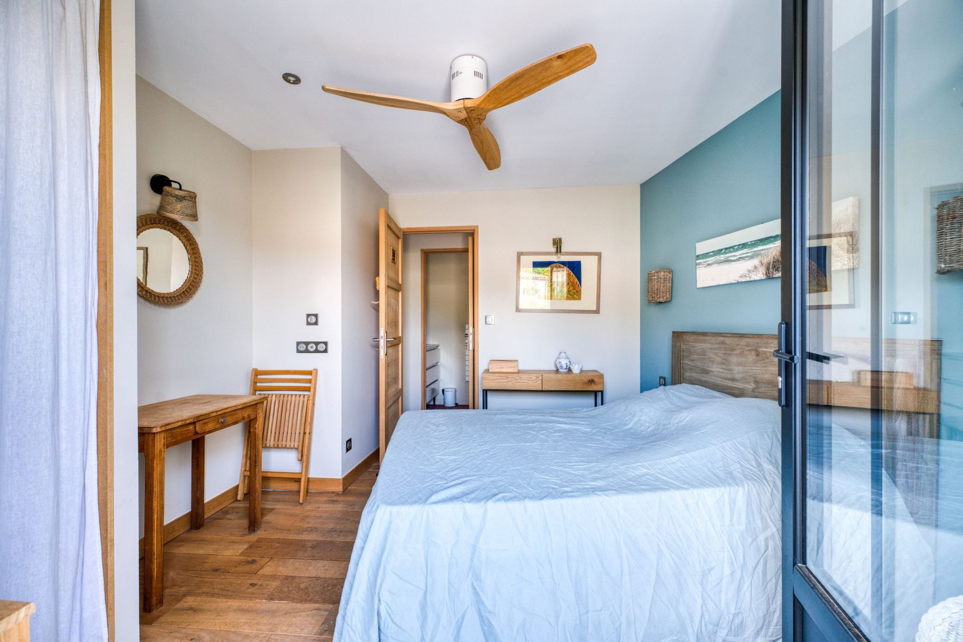 luxury house 8 Rooms for sale on ST PALAIS SUR MER (17420)