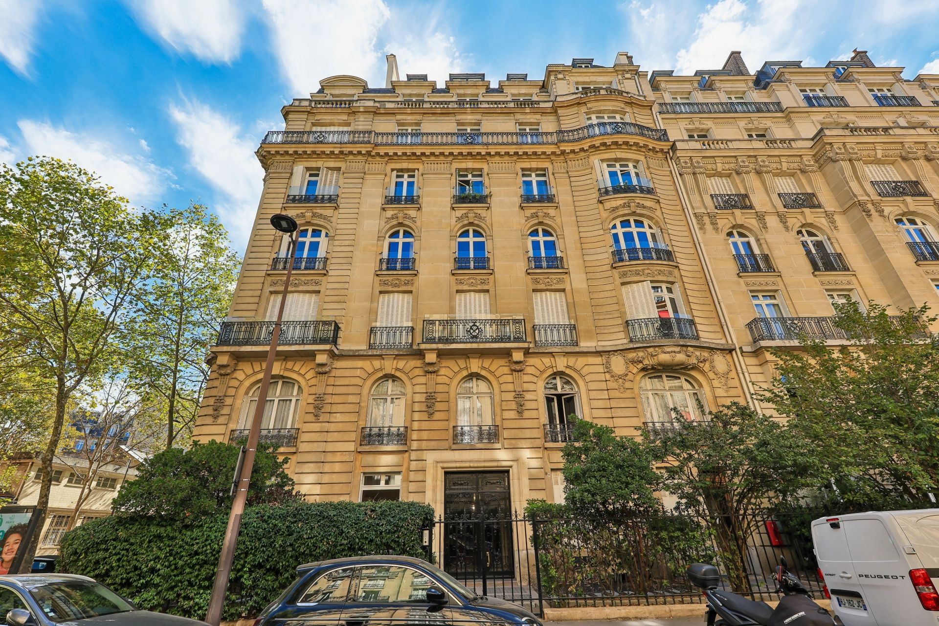 luxury apartment 8 Rooms for sale on PARIS (75007)