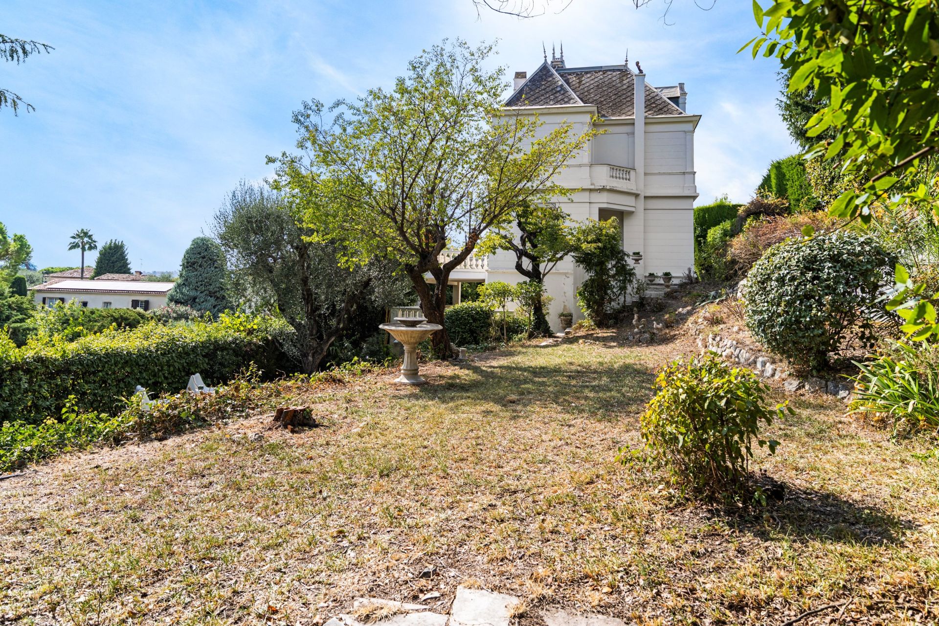 luxury villa 4 Rooms for sale on NICE (06000)