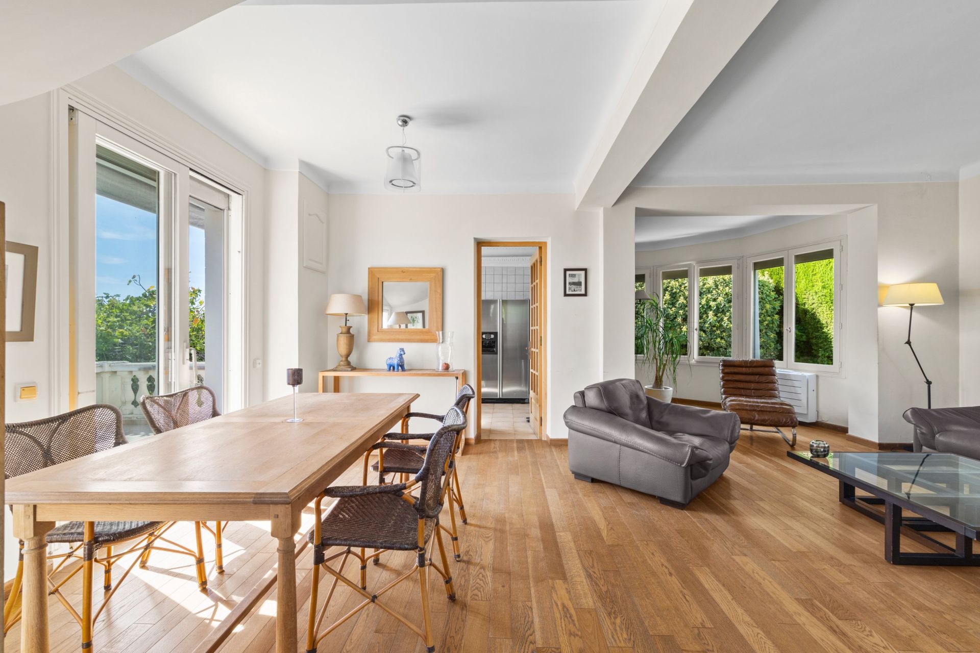 luxury villa 4 Rooms for sale on NICE (06000)