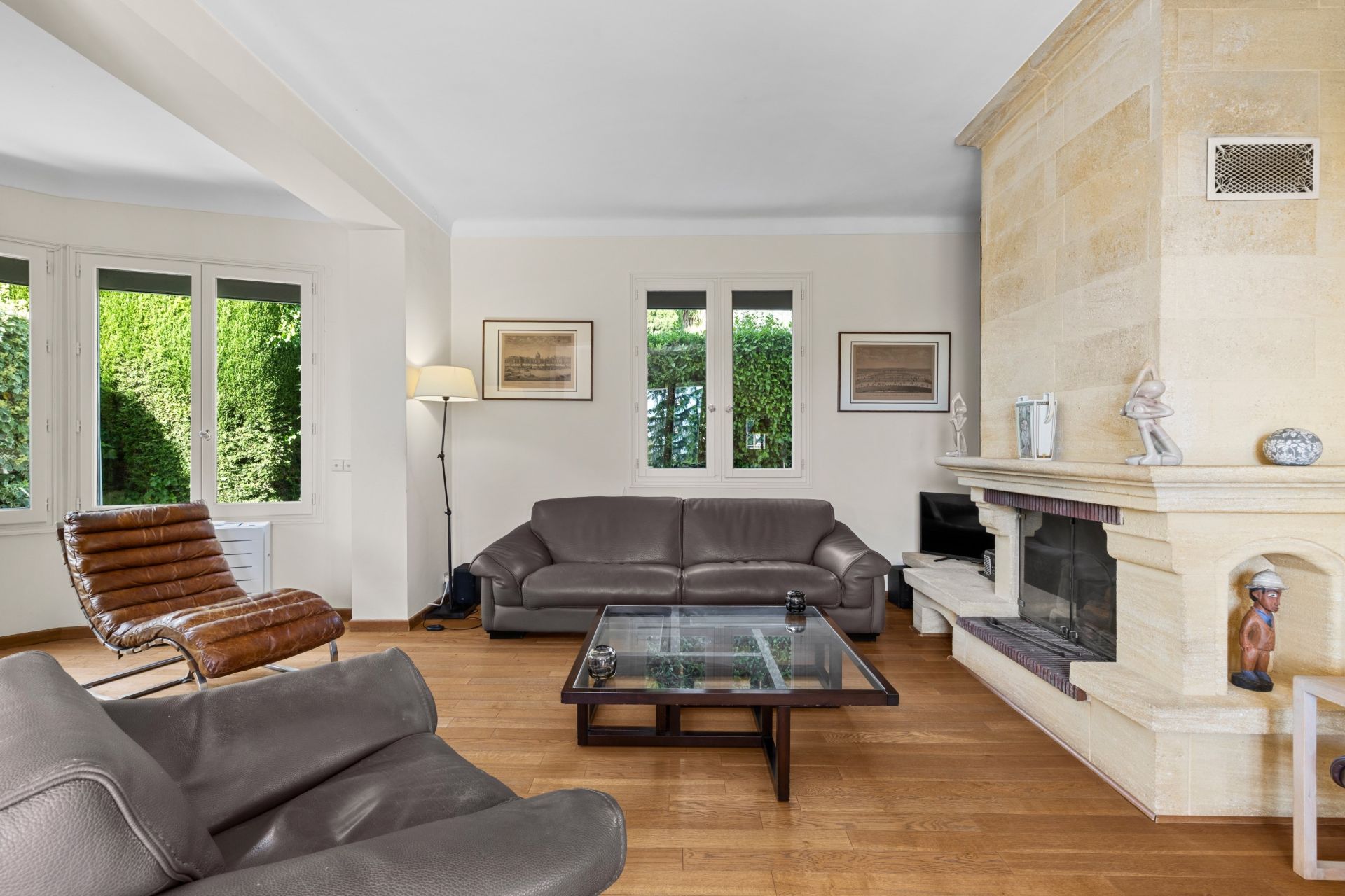 luxury villa 4 Rooms for sale on NICE (06000)