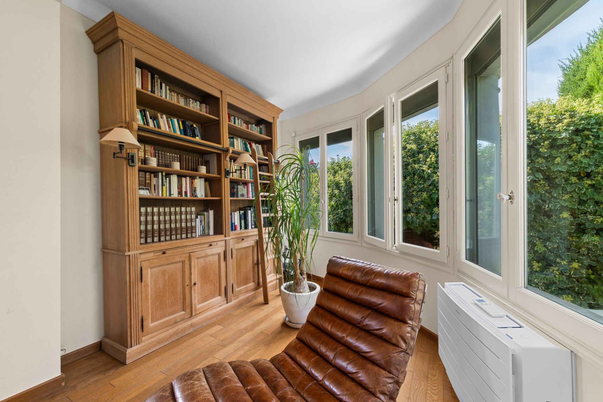 luxury villa 4 Rooms for sale on NICE (06000)
