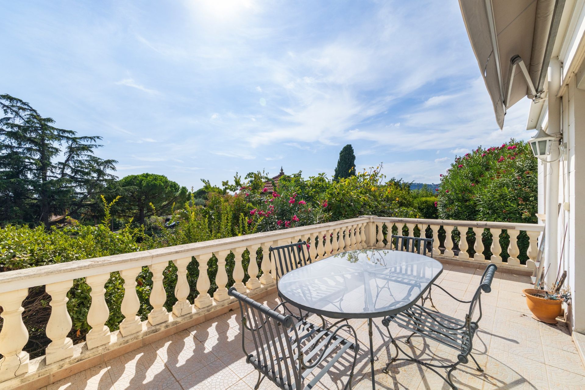 luxury villa 4 Rooms for sale on NICE (06000)