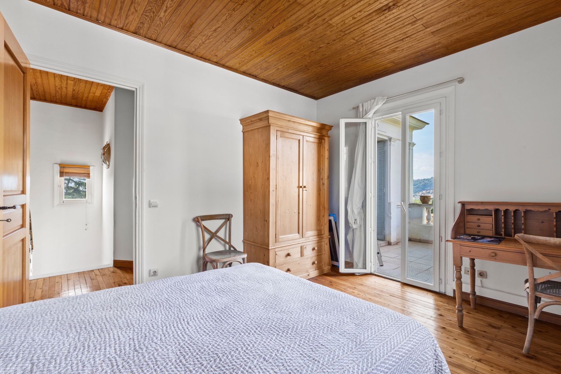 luxury villa 4 Rooms for sale on NICE (06000)