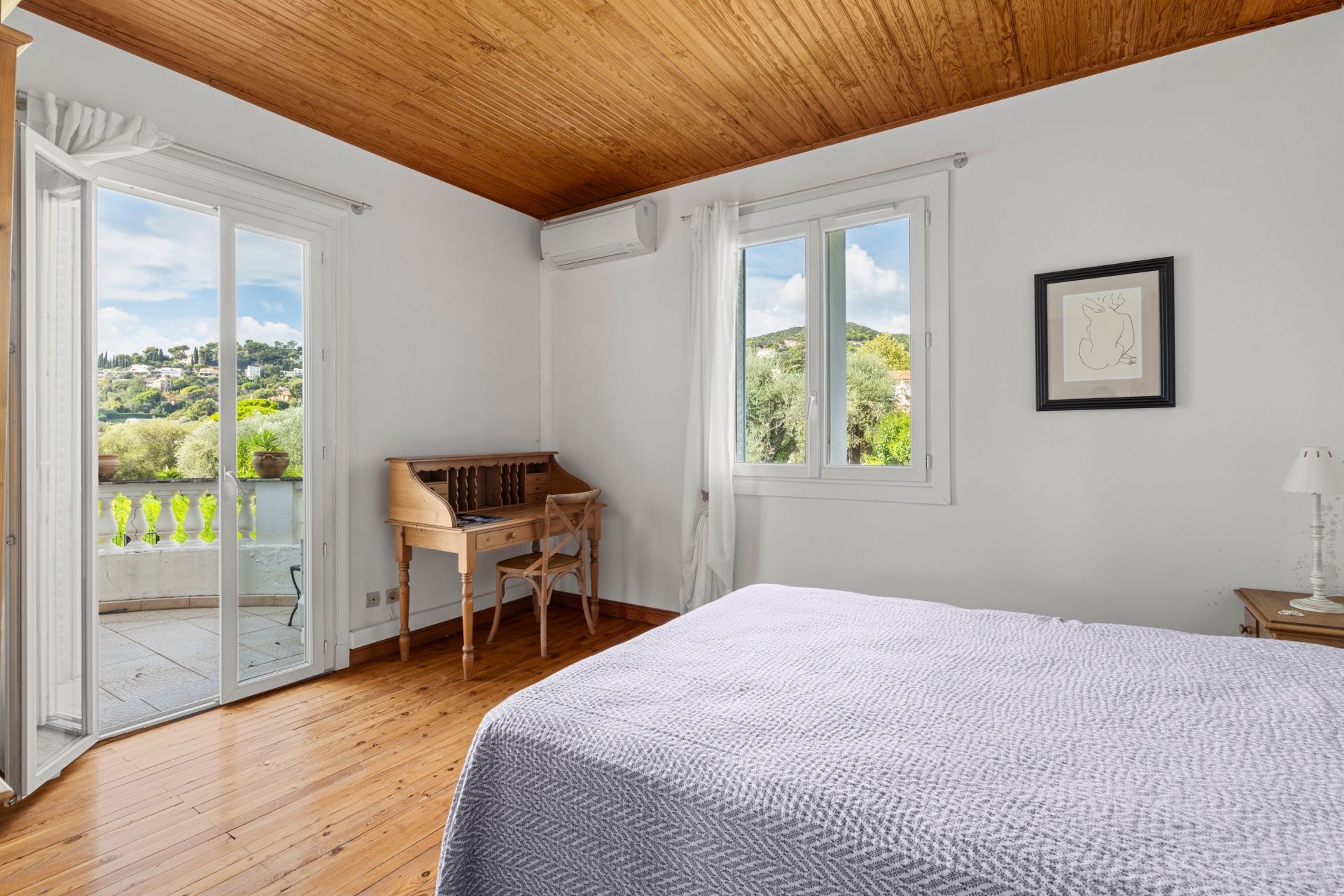 luxury villa 4 Rooms for sale on NICE (06000)
