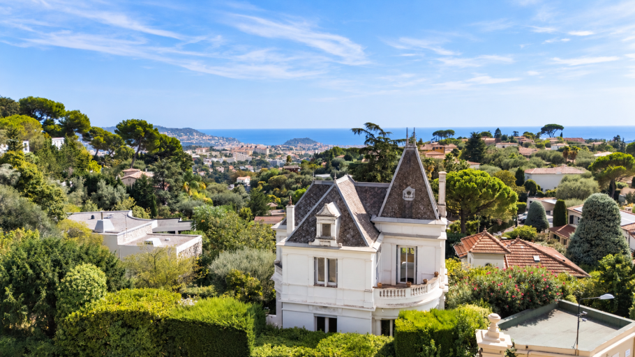 luxury villa 4 Rooms for sale on NICE (06000)