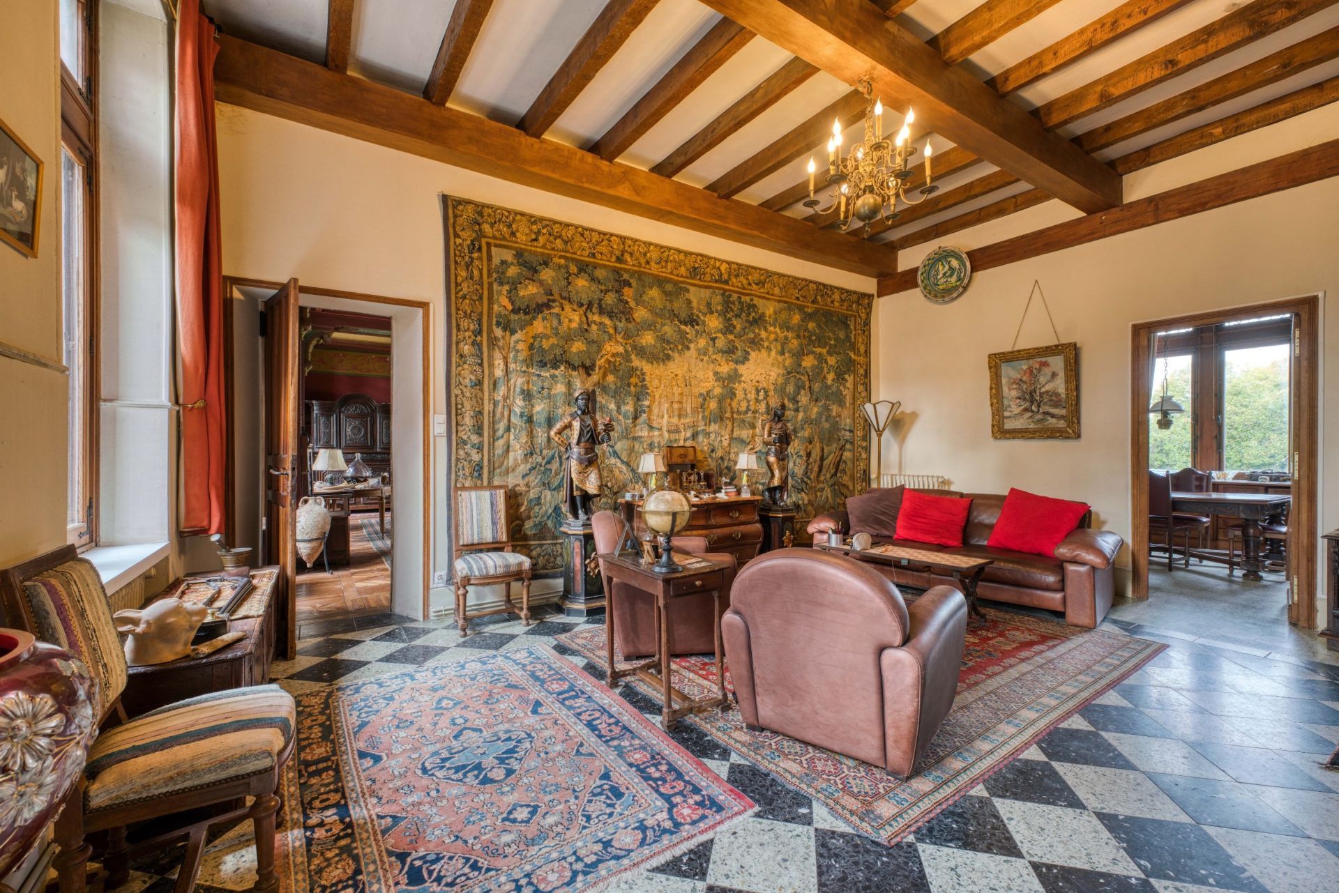 château 23 Pièces en vente sur FONTCOUVERTE (17100)