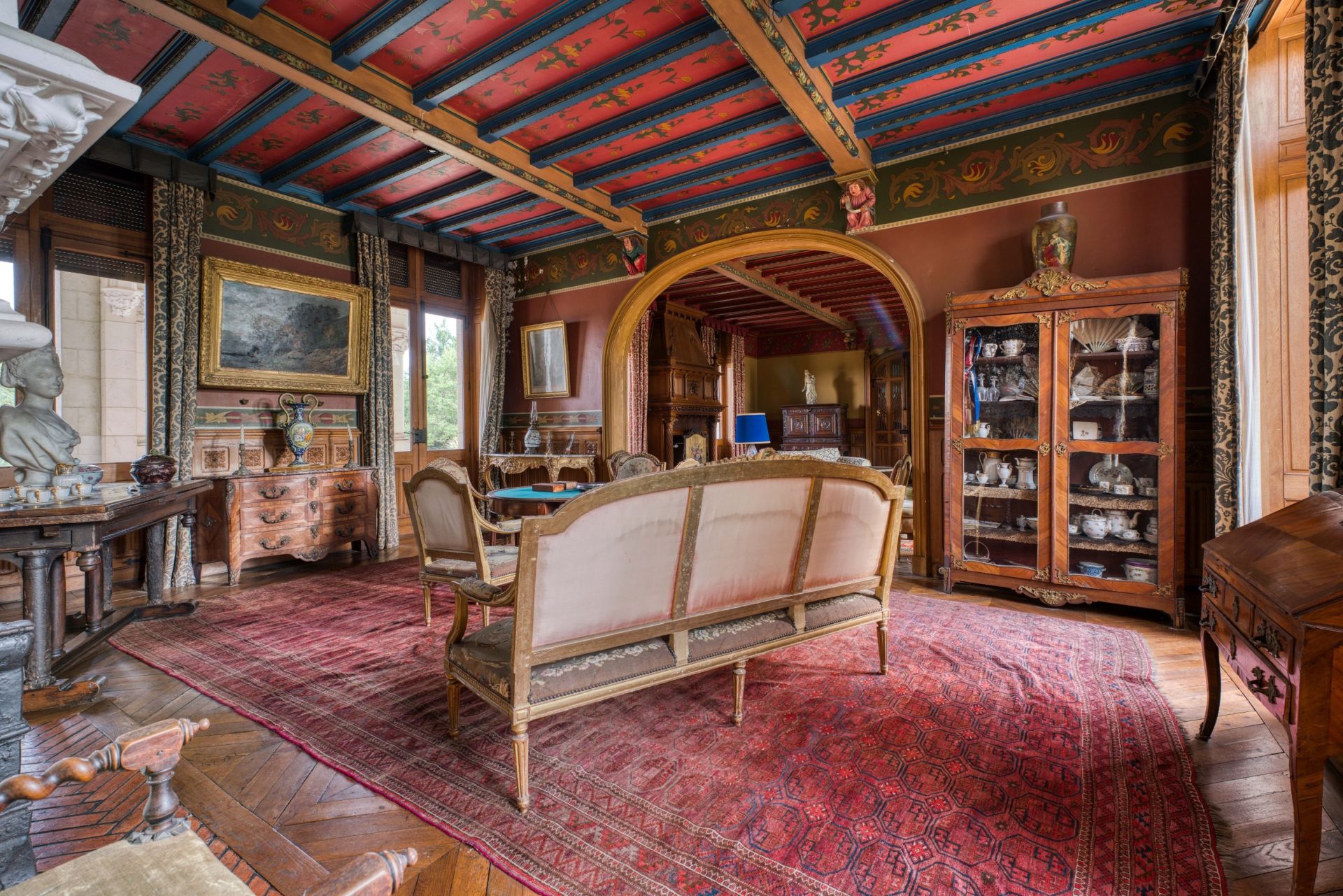 château 23 Pièces en vente sur FONTCOUVERTE (17100)