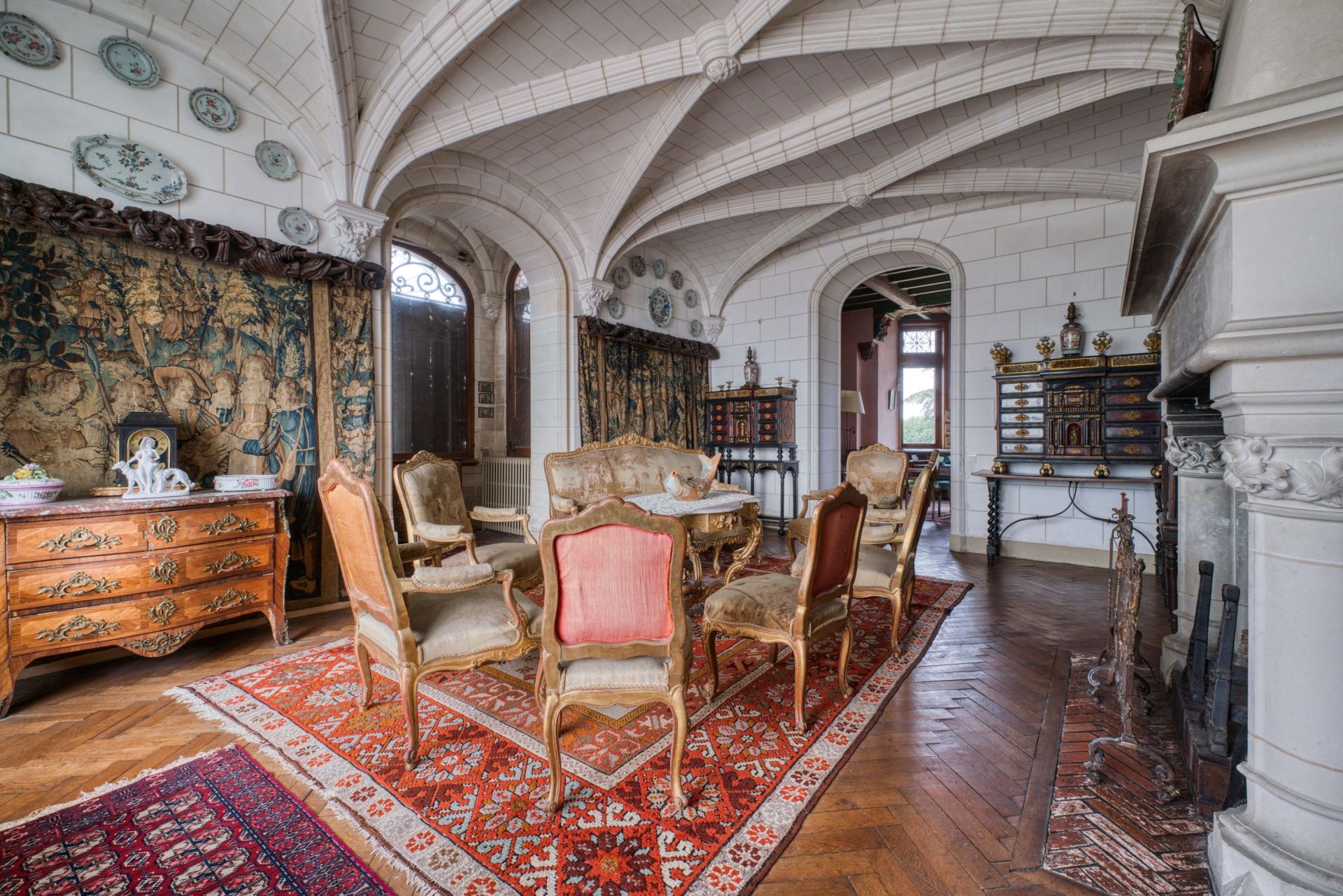 château 23 Pièces en vente sur FONTCOUVERTE (17100)