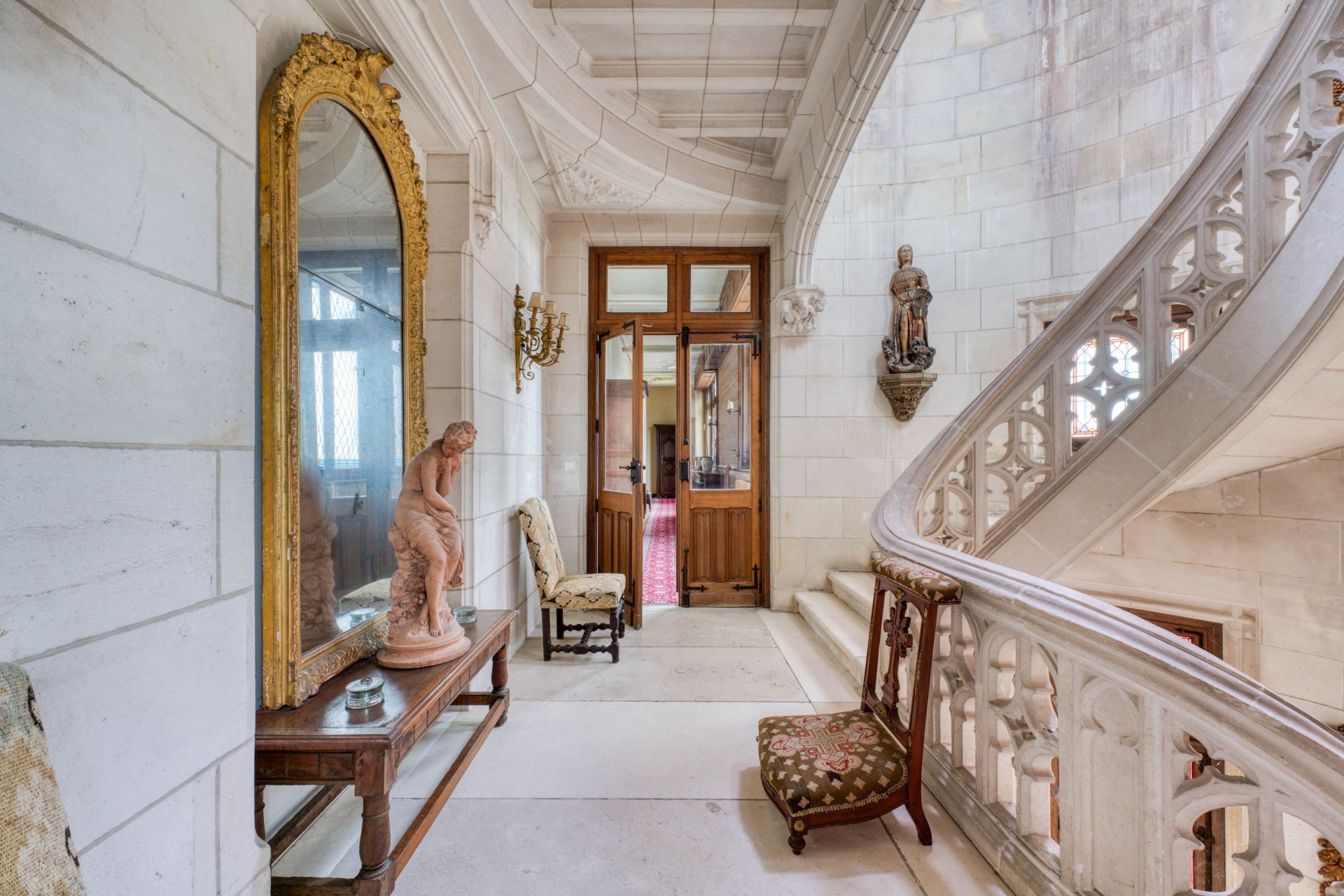château 23 Pièces en vente sur FONTCOUVERTE (17100)