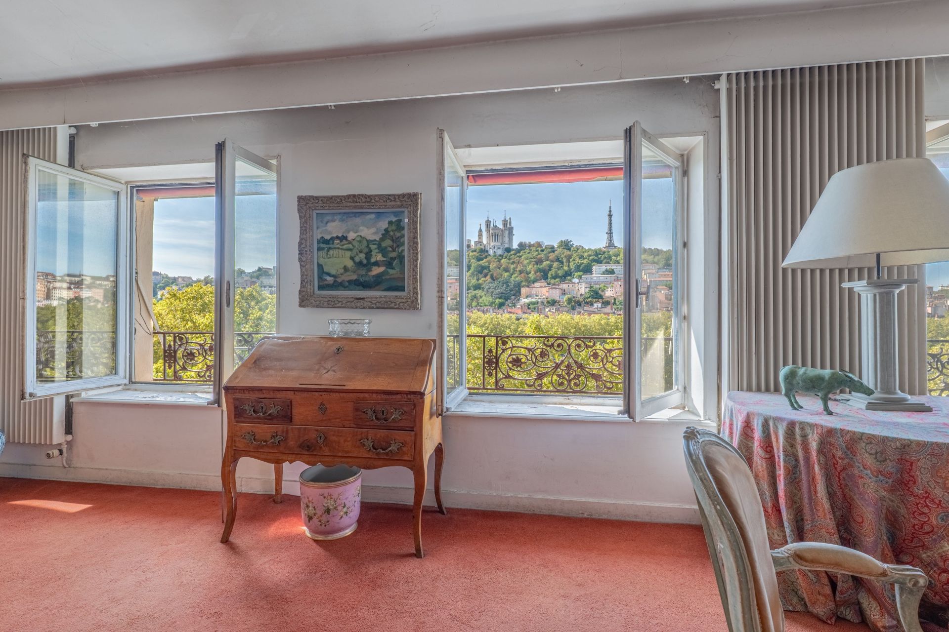 luxury apartment 6 Rooms for sale on LYON (69002)