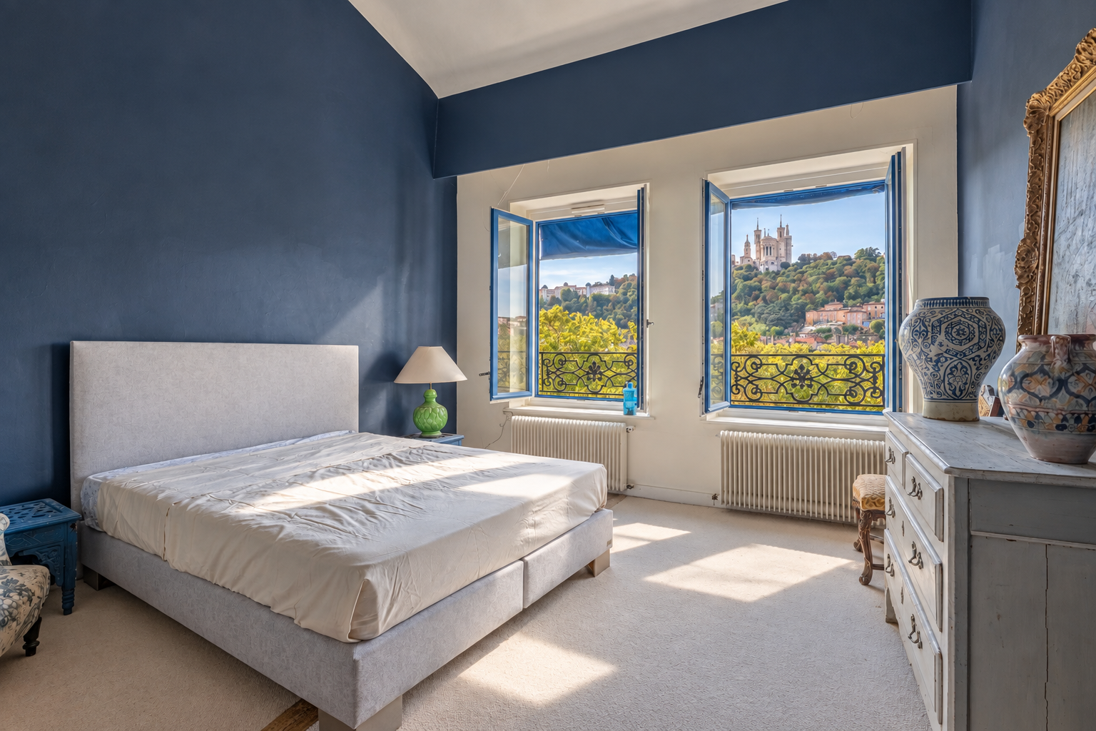 luxury apartment 6 Rooms for sale on LYON (69002)