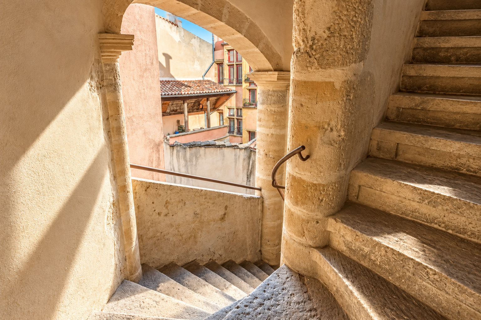 luxury apartment 6 Rooms for sale on LYON (69002)