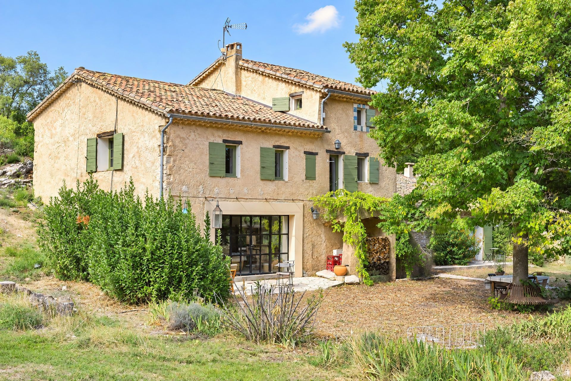 propriété de luxe 10 Pièces en vente sur COTIGNAC (83570)