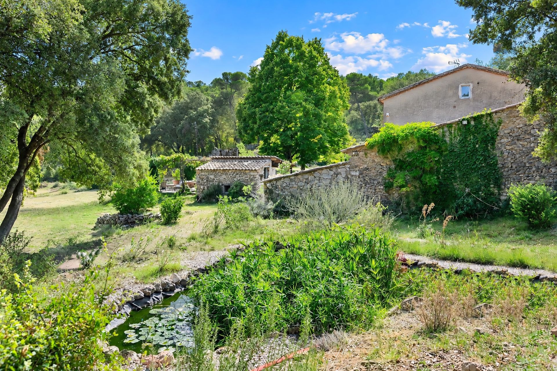 propriété de luxe 10 Pièces en vente sur COTIGNAC (83570)