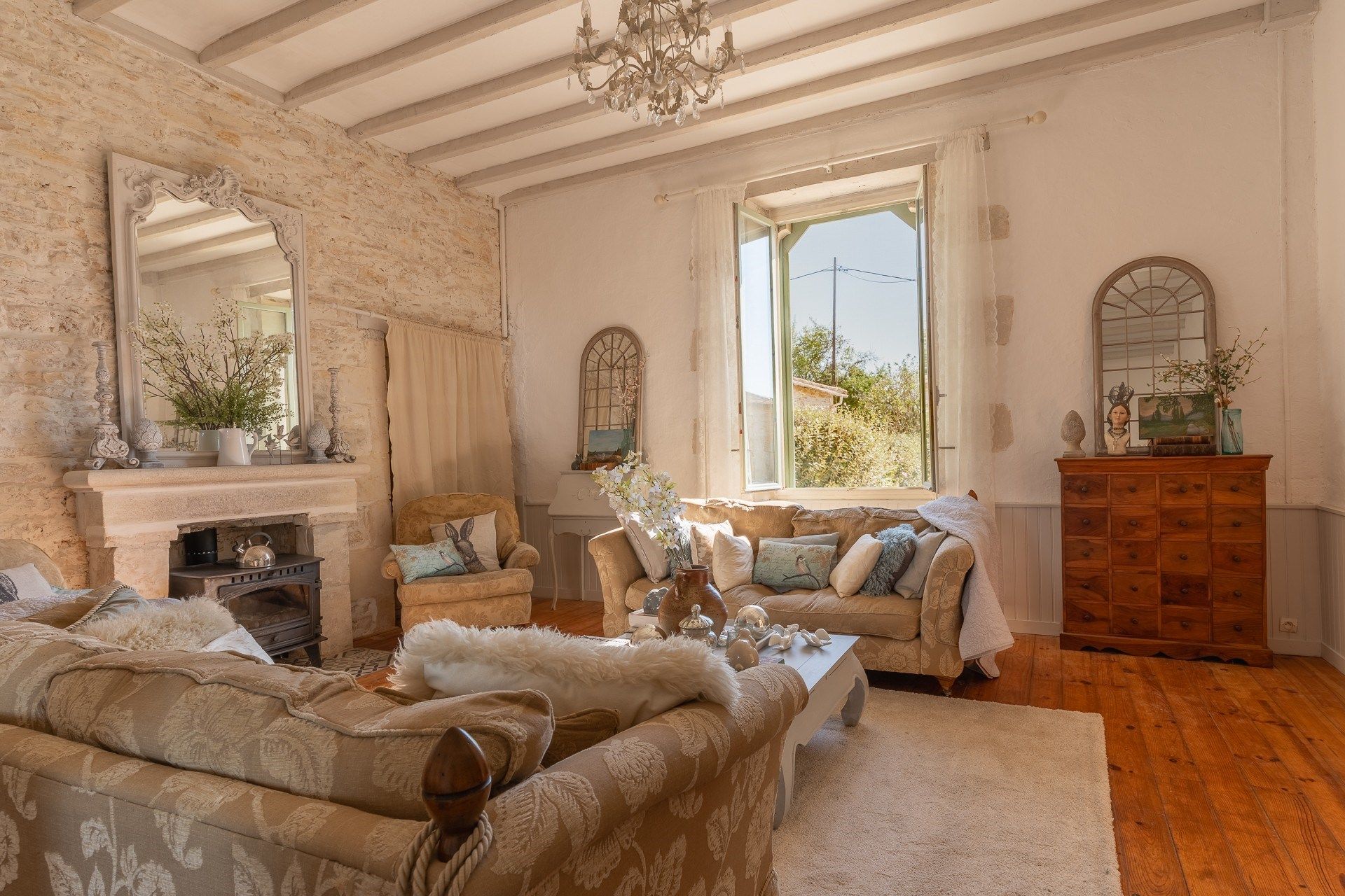 luxury house 9 Rooms for sale on MAIRE LEVESCAULT (79190)