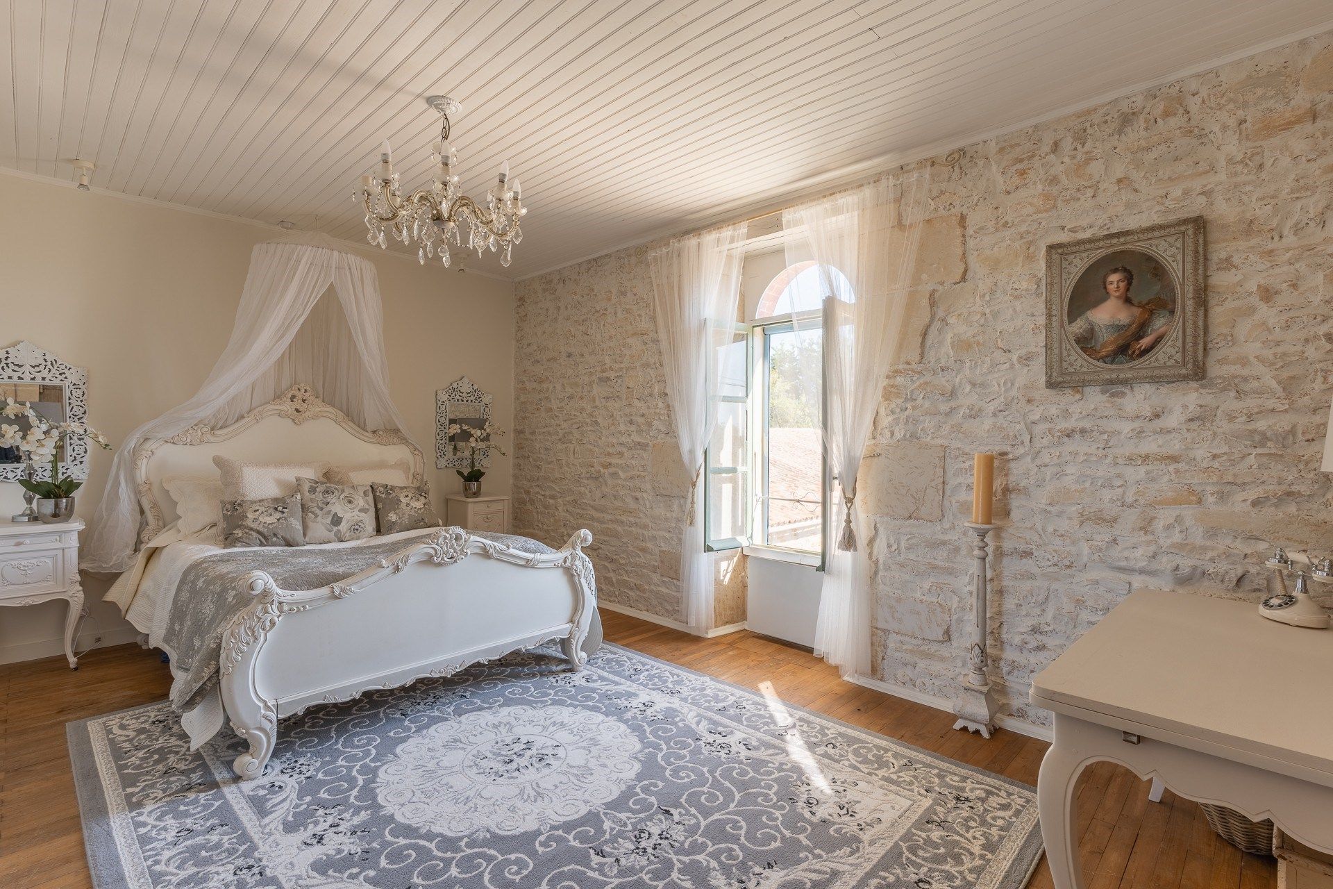 luxury house 9 Rooms for sale on MAIRE LEVESCAULT (79190)