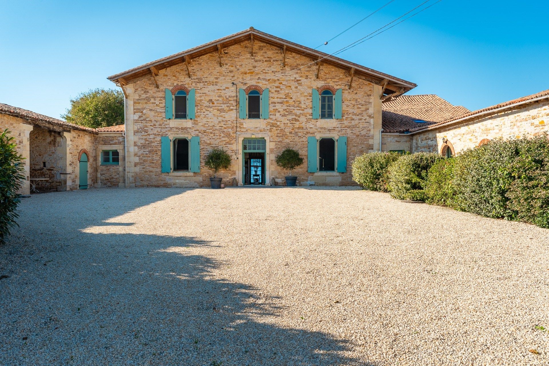 luxury house 9 Rooms for sale on MAIRE LEVESCAULT (79190)