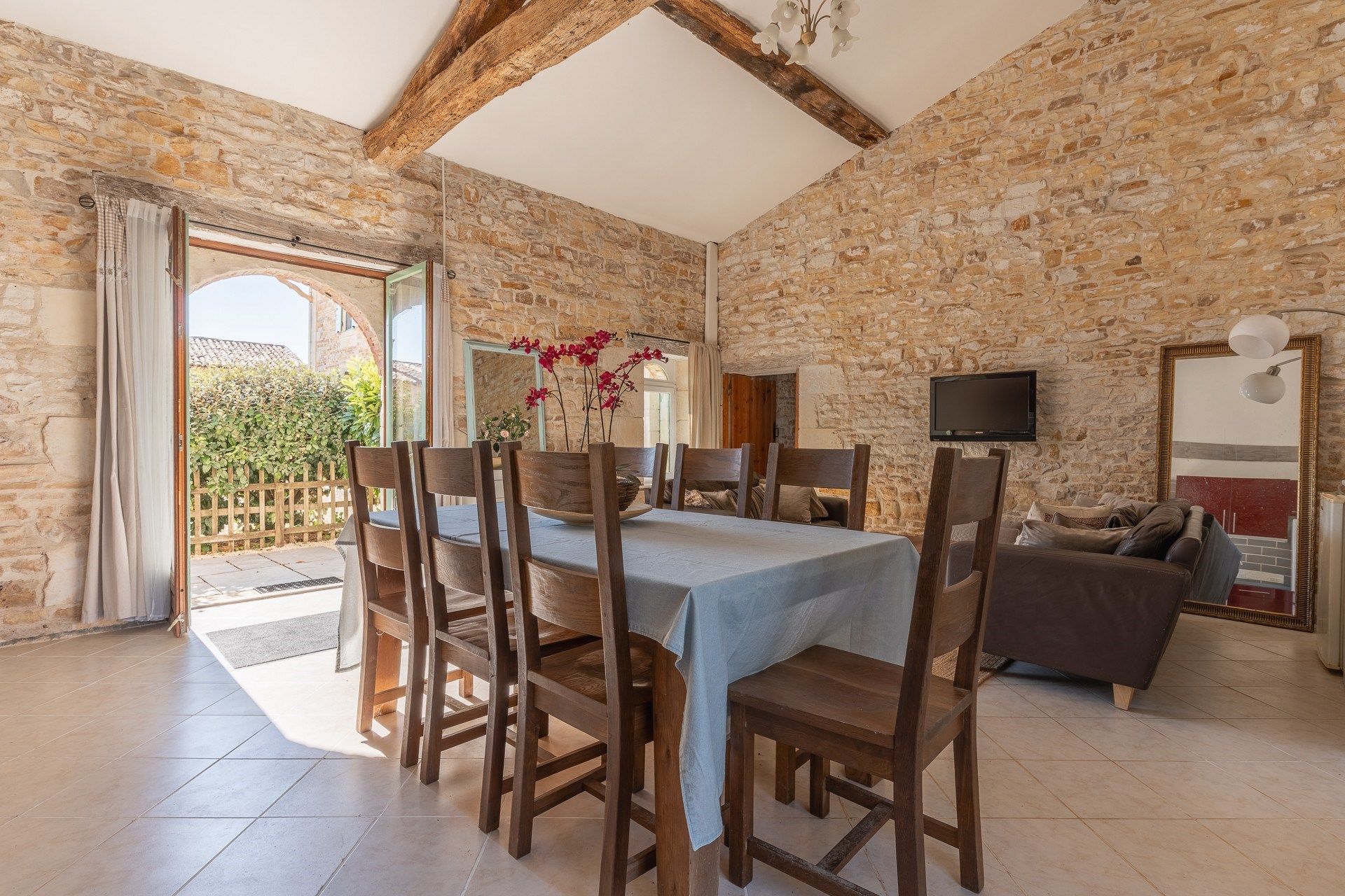 luxury house 9 Rooms for sale on MAIRE LEVESCAULT (79190)