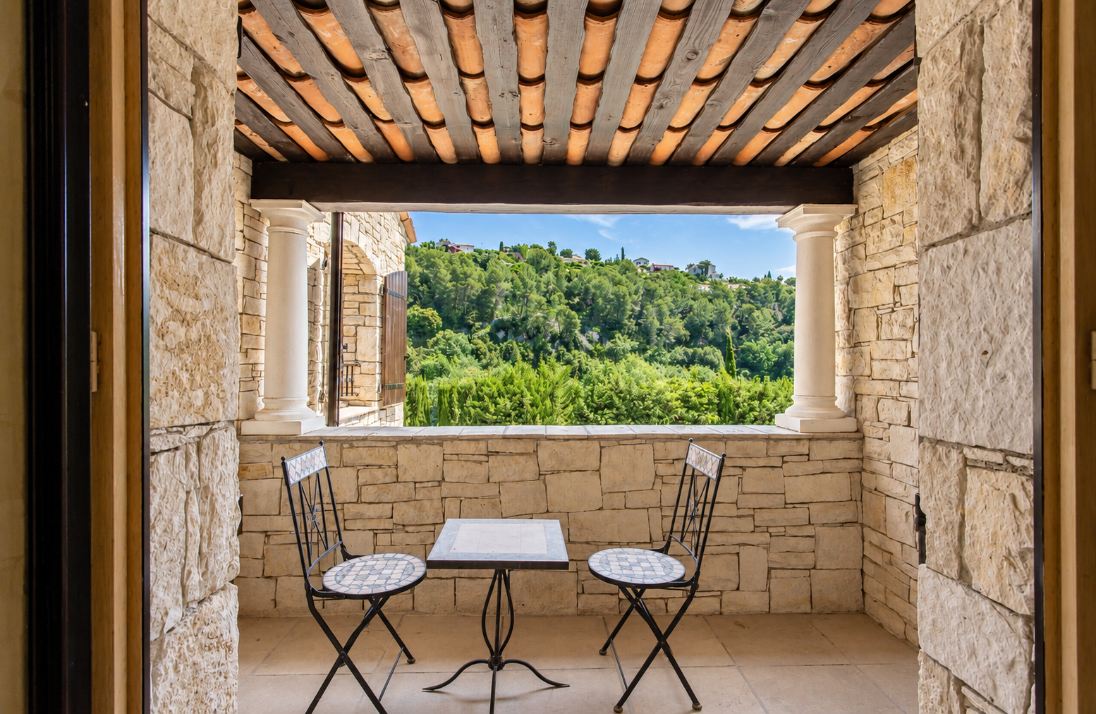 luxury villa 5 Rooms for sale on CAGNES SUR MER (06800)