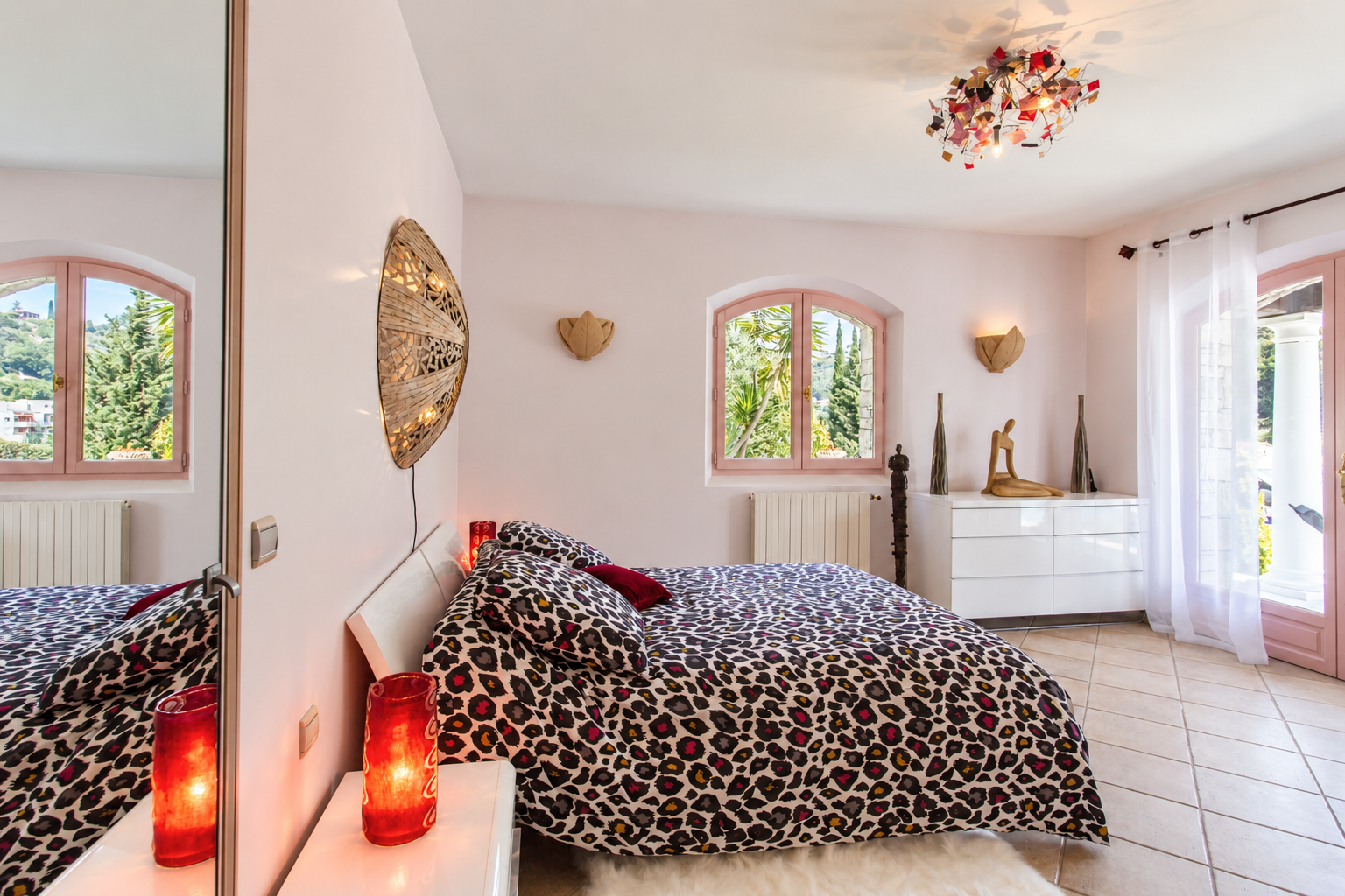 luxury villa 5 Rooms for sale on CAGNES SUR MER (06800)