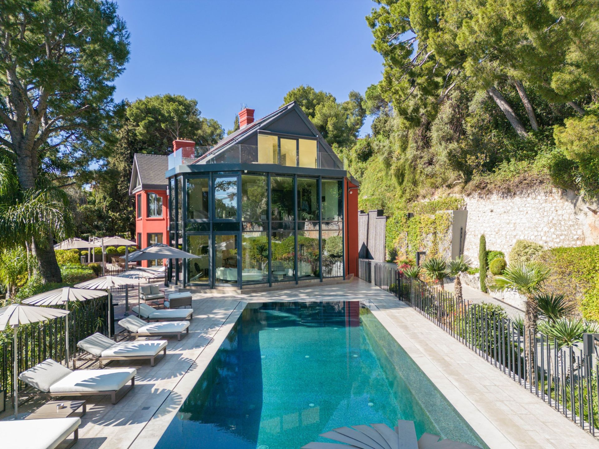 maison contemporaine 18 Pièces en vente sur BEAULIEU SUR MER (06310)