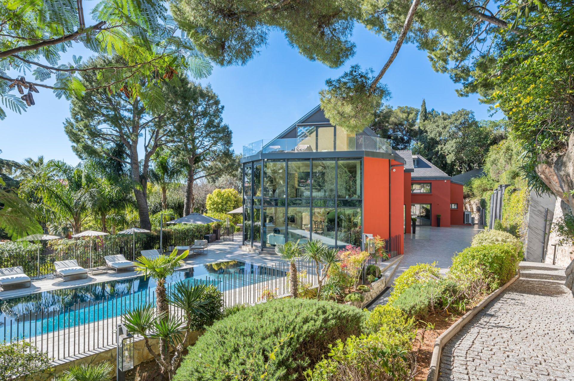 maison contemporaine 18 Pièces en vente sur BEAULIEU SUR MER (06310)