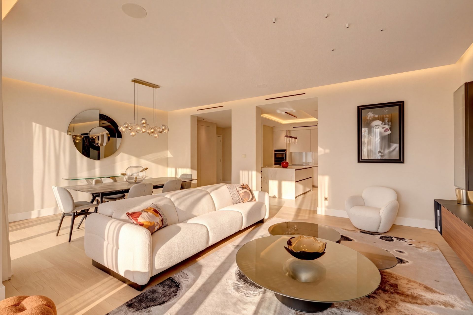 luxury apartment 4 Rooms for sale on CANNES (06400)