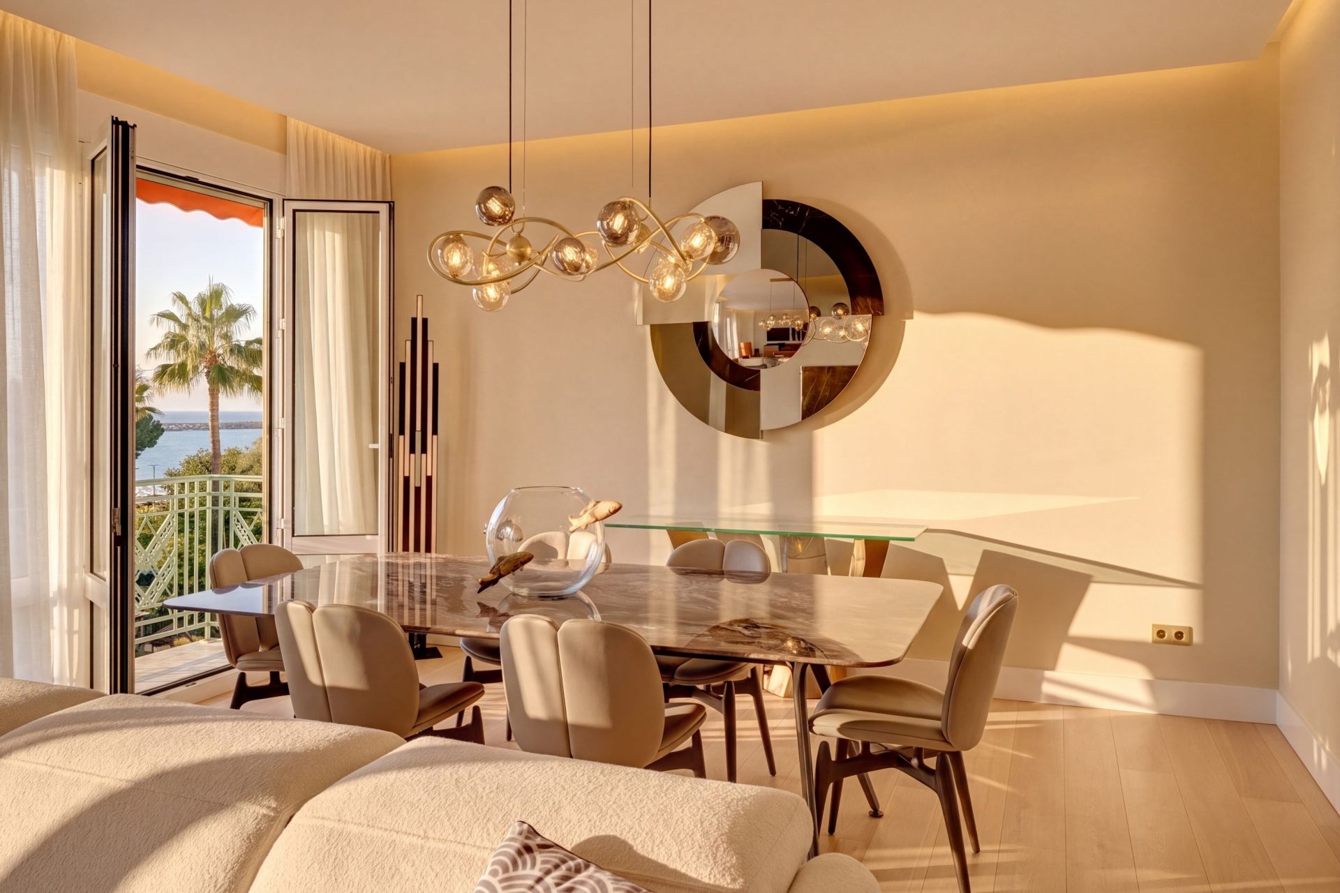 luxury apartment 4 Rooms for sale on CANNES (06400)