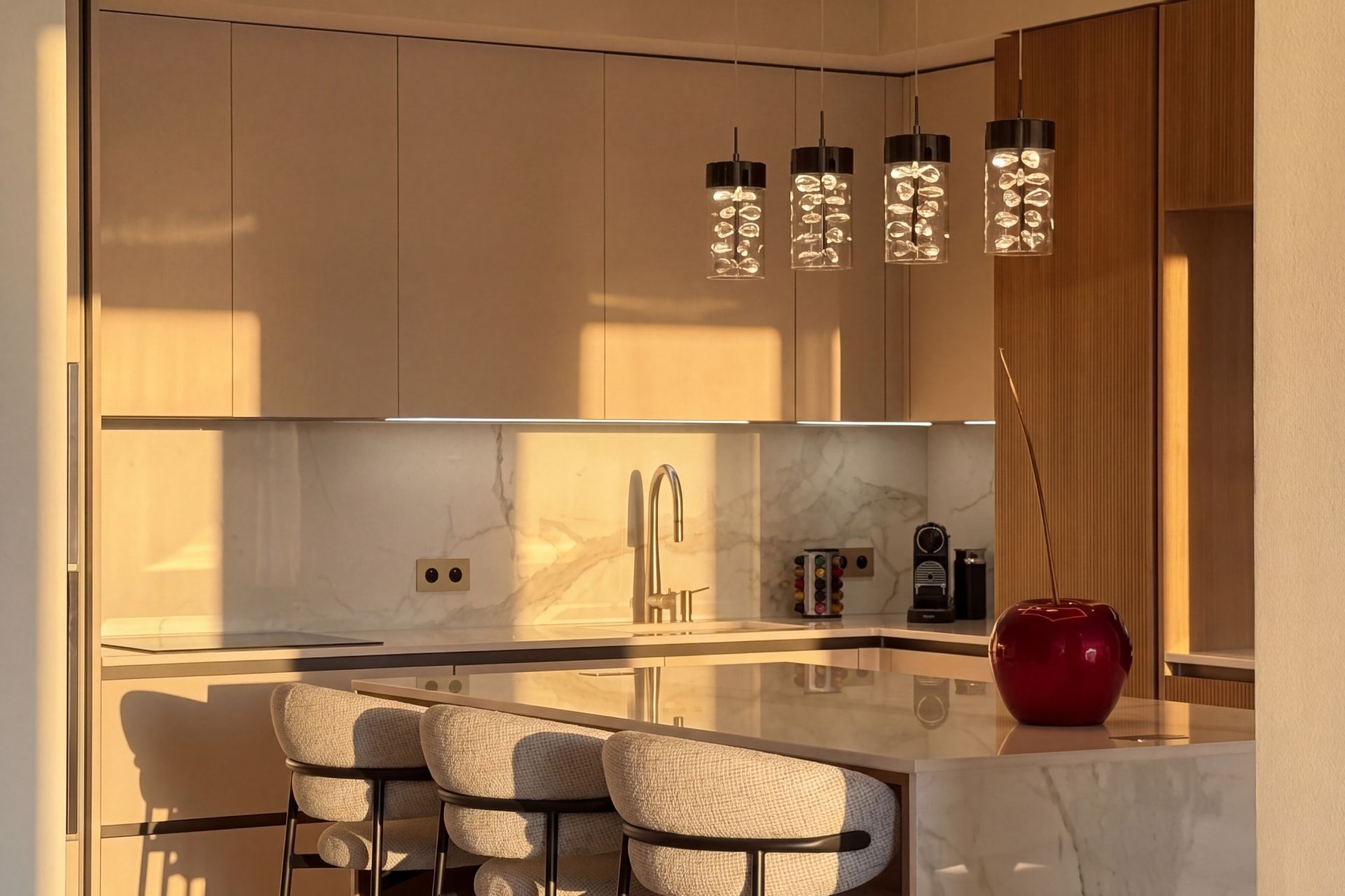 luxury apartment 4 Rooms for sale on CANNES (06400)