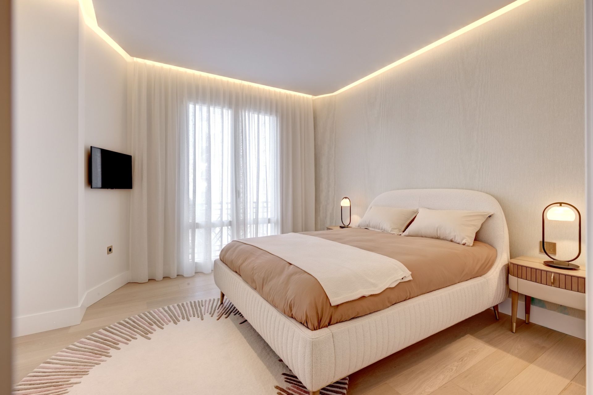 luxury apartment 4 Rooms for sale on CANNES (06400)