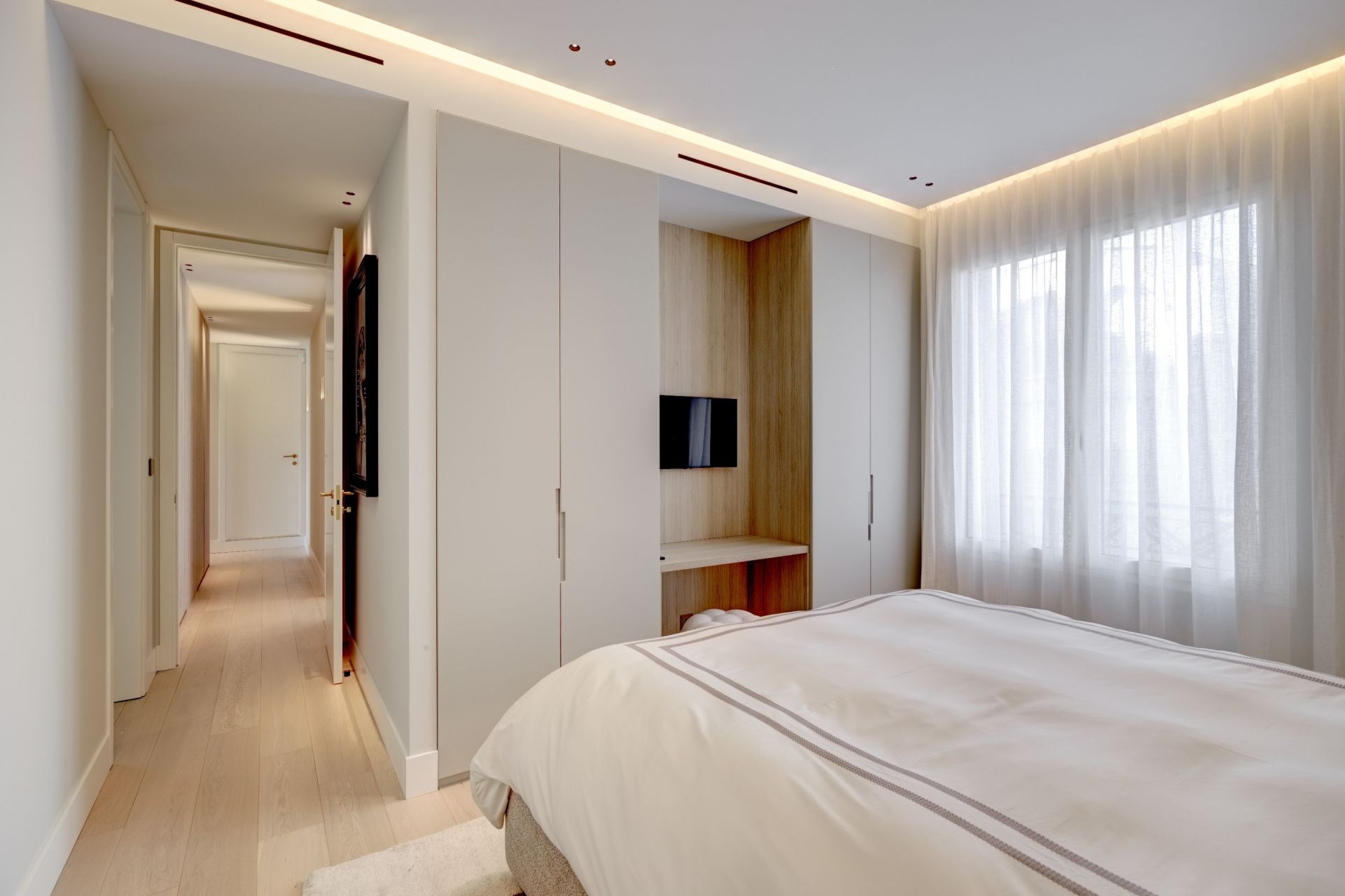 luxury apartment 4 Rooms for sale on CANNES (06400)