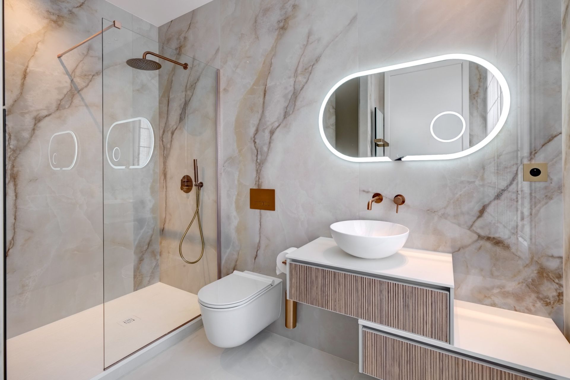 luxury apartment 4 Rooms for sale on CANNES (06400)