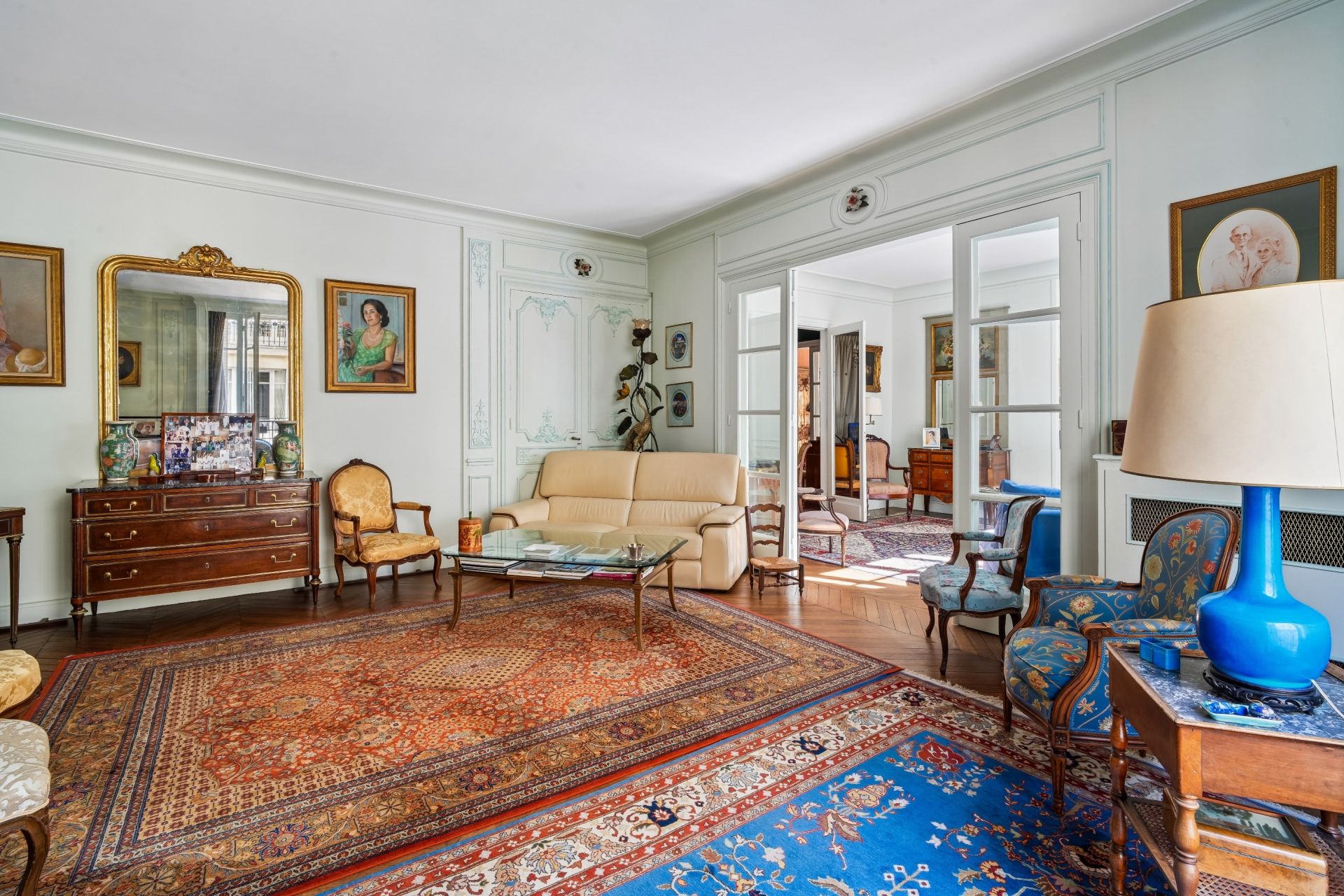 luxury apartment 8 Rooms for sale on PARIS (75116)