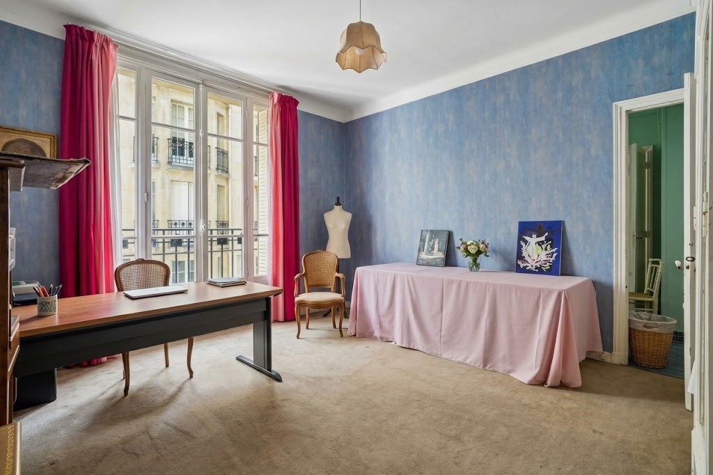 luxury apartment 8 Rooms for sale on PARIS (75116)