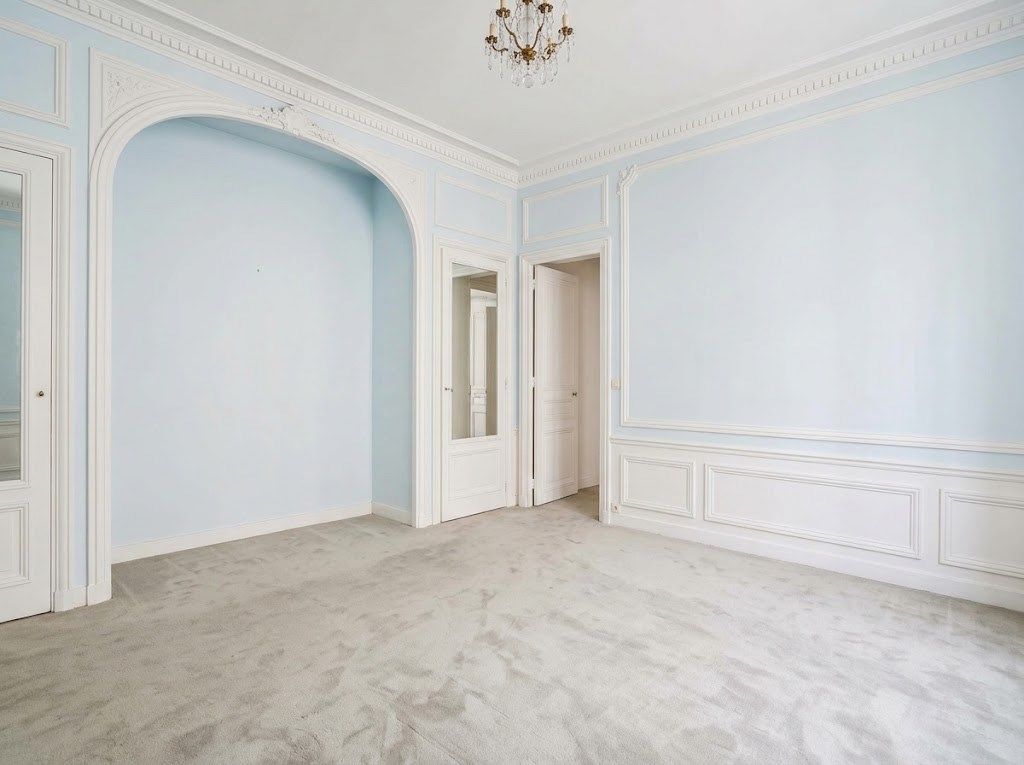 luxury apartment 8 Rooms for sale on PARIS (75116)
