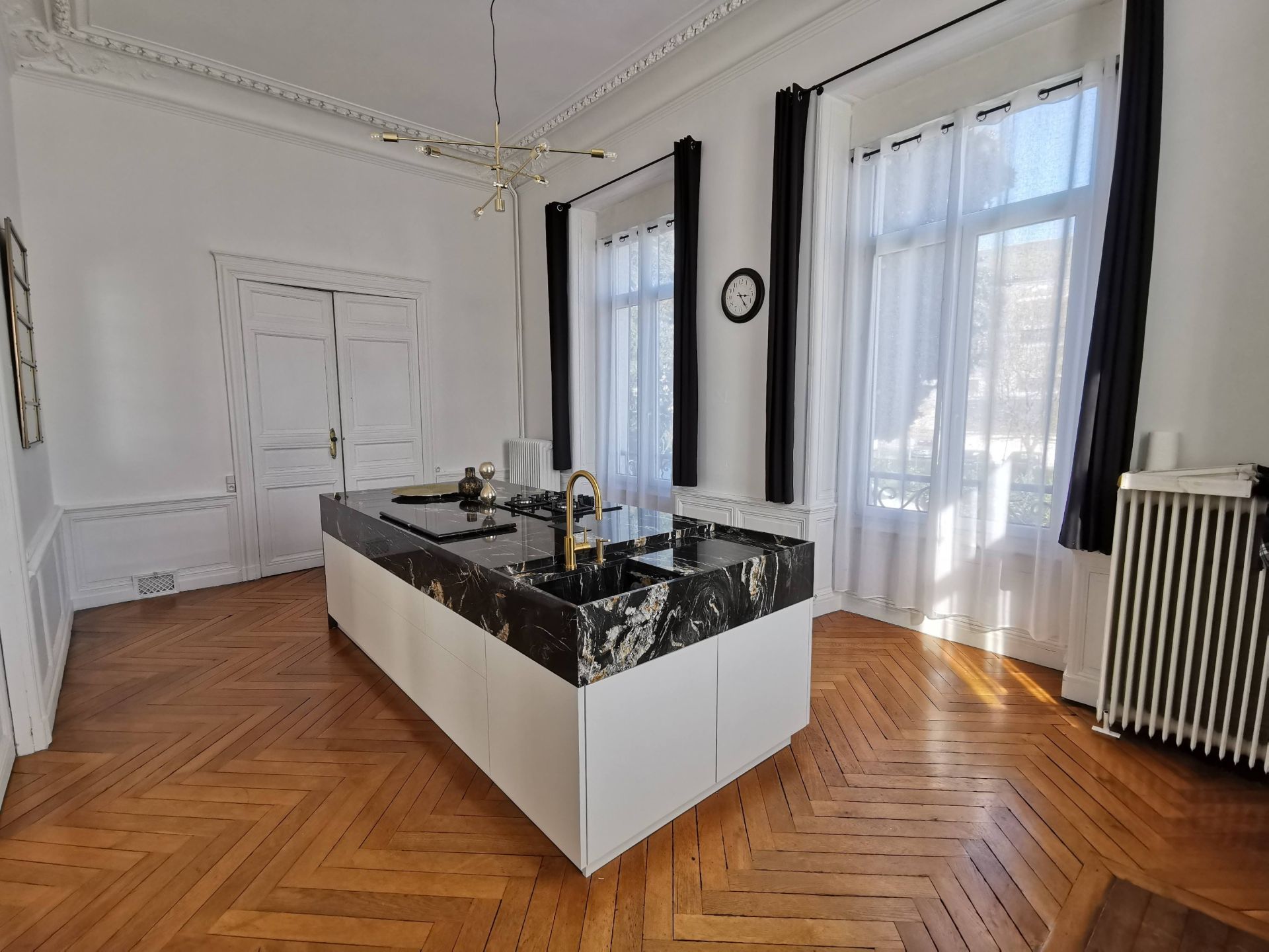 mansion 20 Rooms for sale on NANTES (44000)
