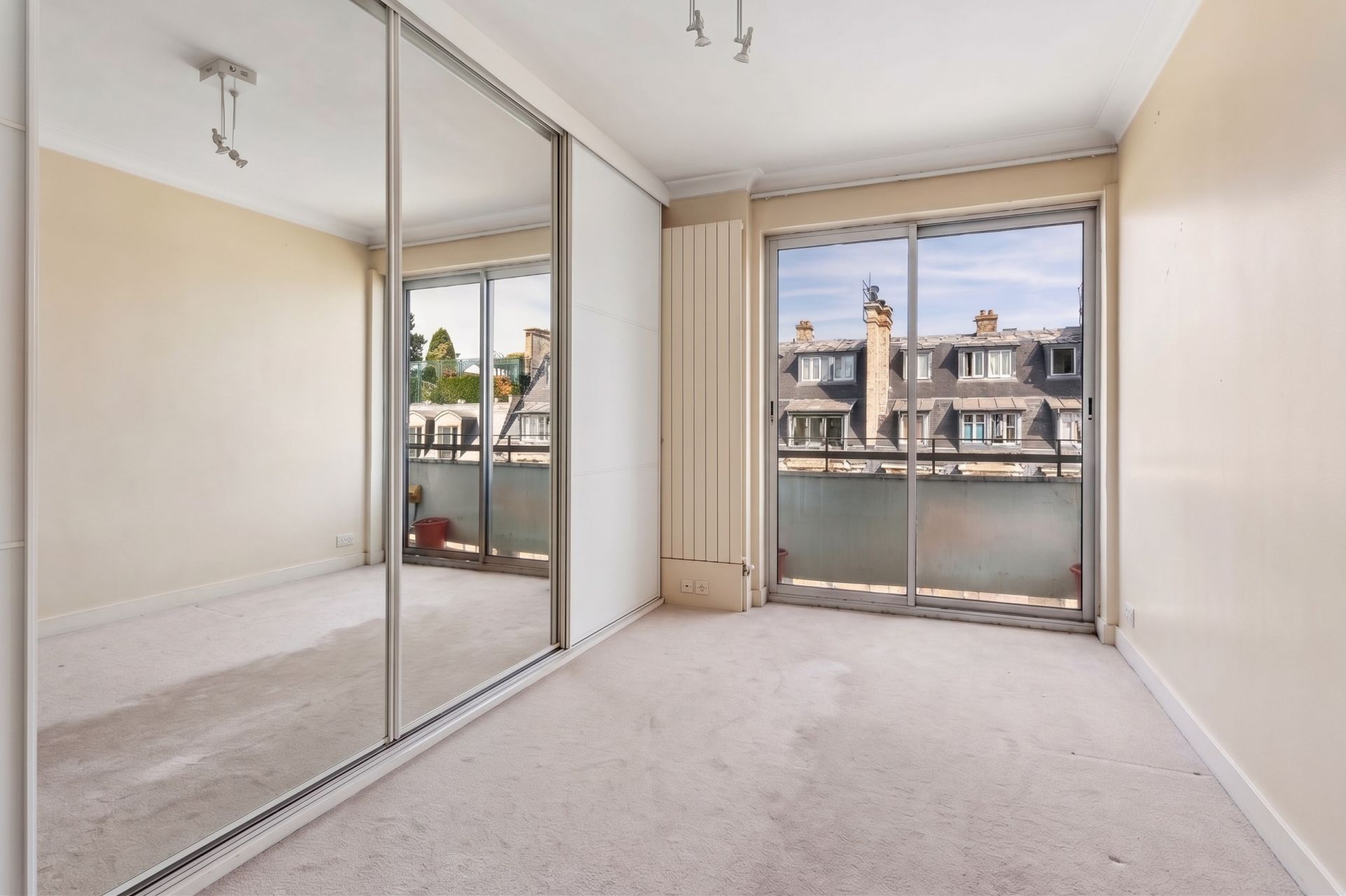 luxury apartment 5 Rooms for sale on PARIS (75016)