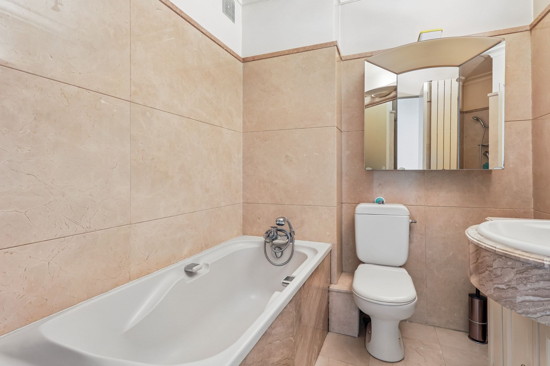 luxury apartment 5 Rooms for sale on PARIS (75016)