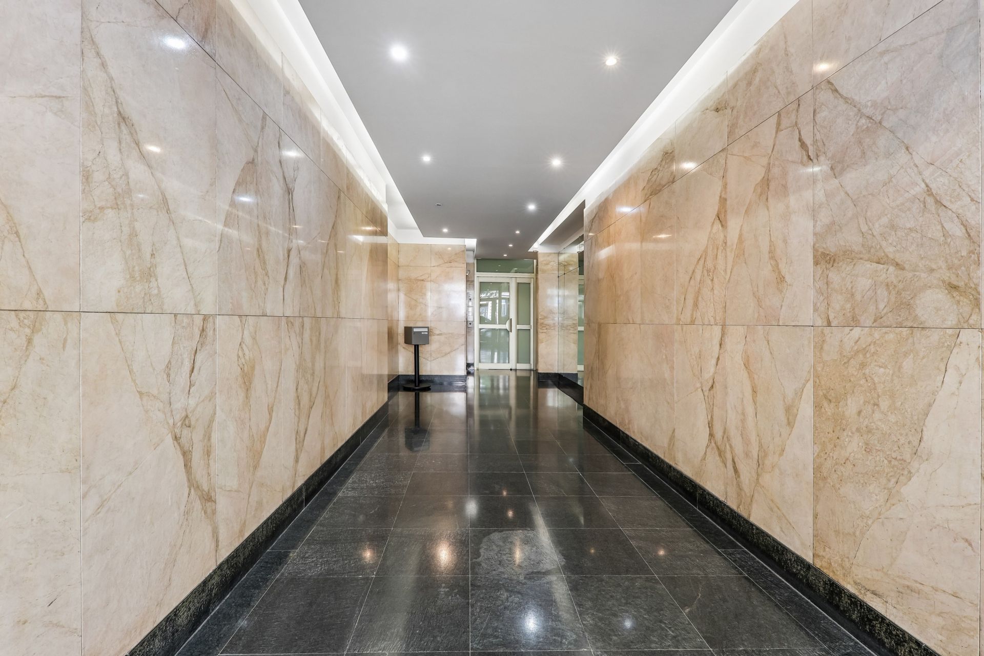 luxury apartment 5 Rooms for sale on PARIS (75016)
