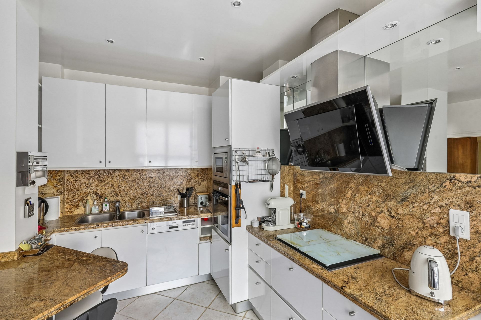 luxury apartment 5 Rooms for sale on PARIS (75016)