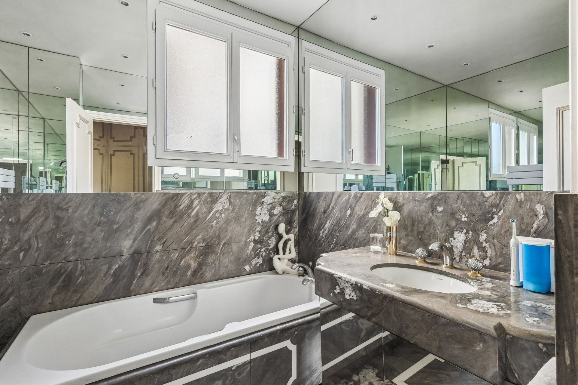 luxury apartment 5 Rooms for sale on PARIS (75016)