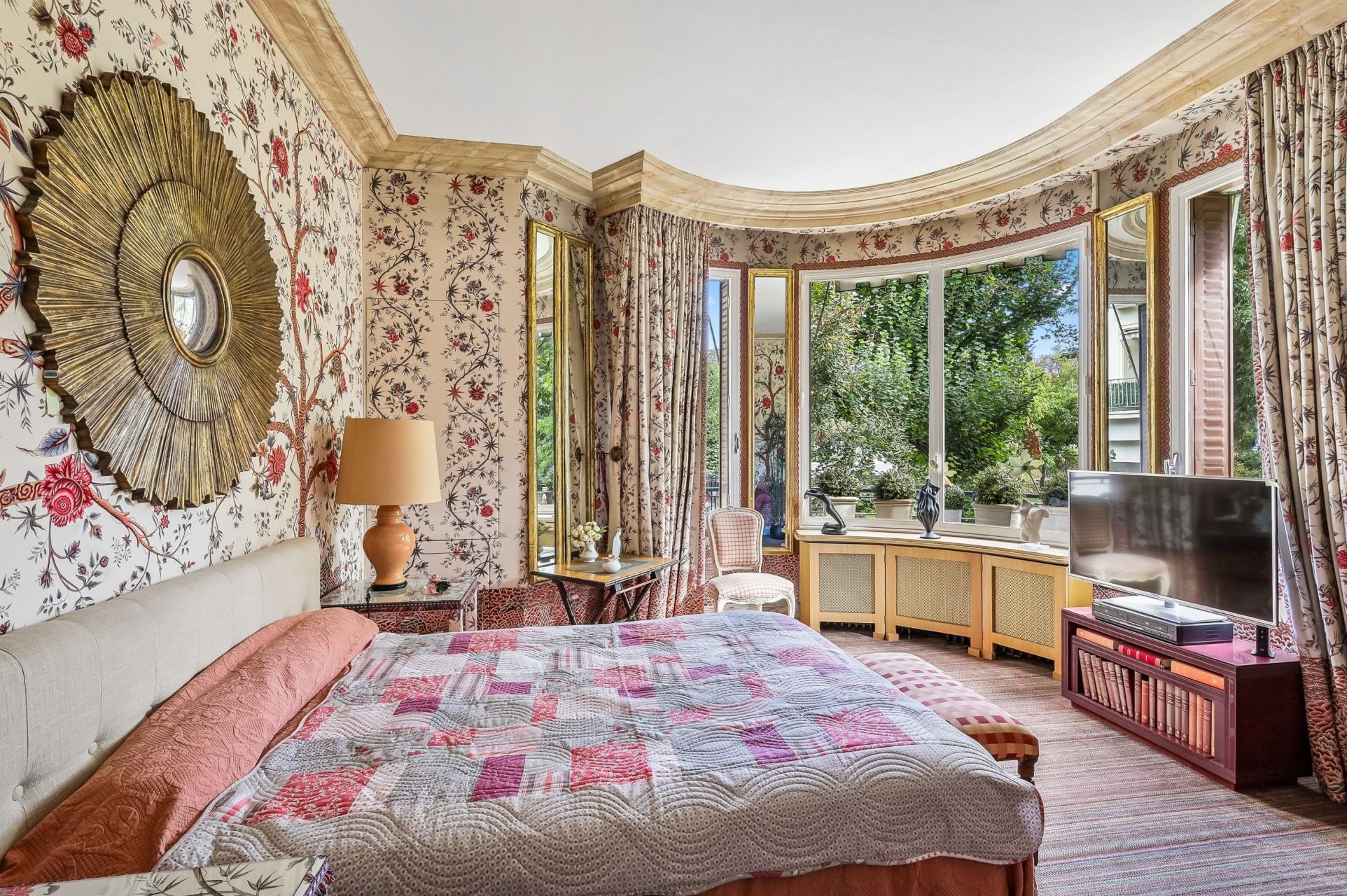 luxury apartment 5 Rooms for sale on PARIS (75016)