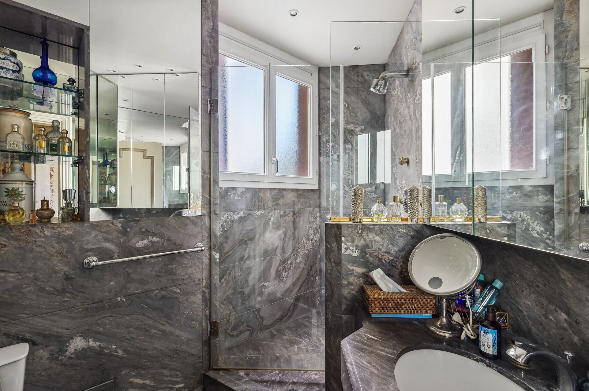 luxury apartment 5 Rooms for sale on PARIS (75016)