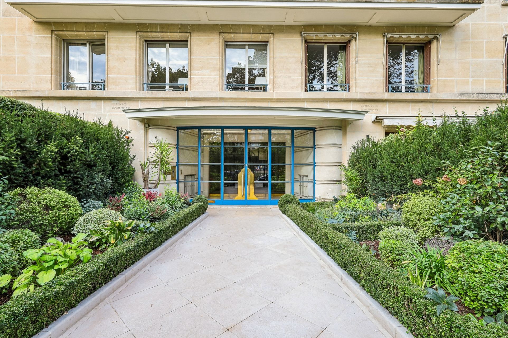 luxury apartment 5 Rooms for sale on PARIS (75016)