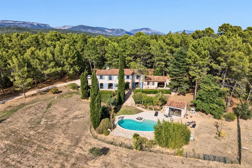 bastide 5 Rooms for sale on TOURRETTES (83440)