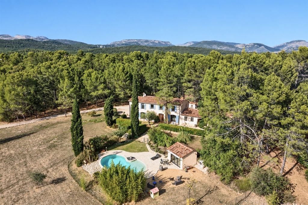bastide 5 Rooms for sale on TOURRETTES (83440)