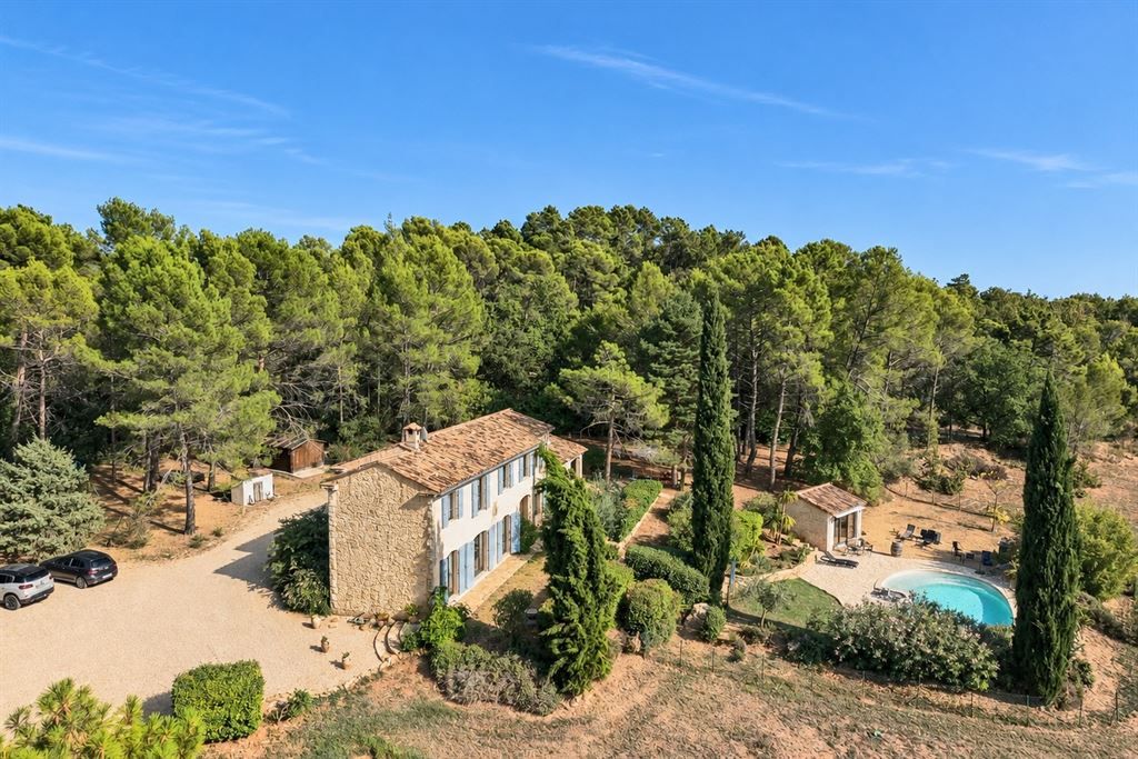 bastide 5 Rooms for sale on TOURRETTES (83440)