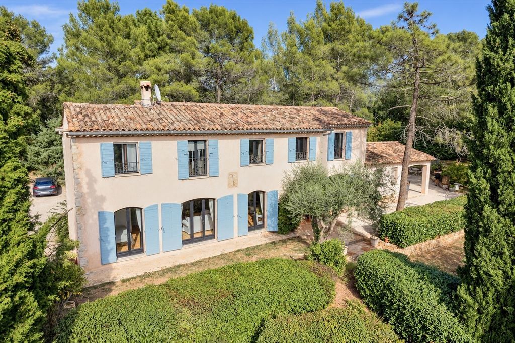 bastide 5 Rooms for sale on TOURRETTES (83440)