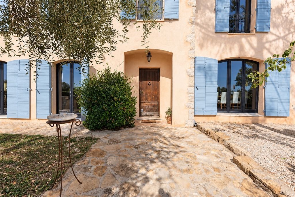bastide 5 Rooms for sale on TOURRETTES (83440)
